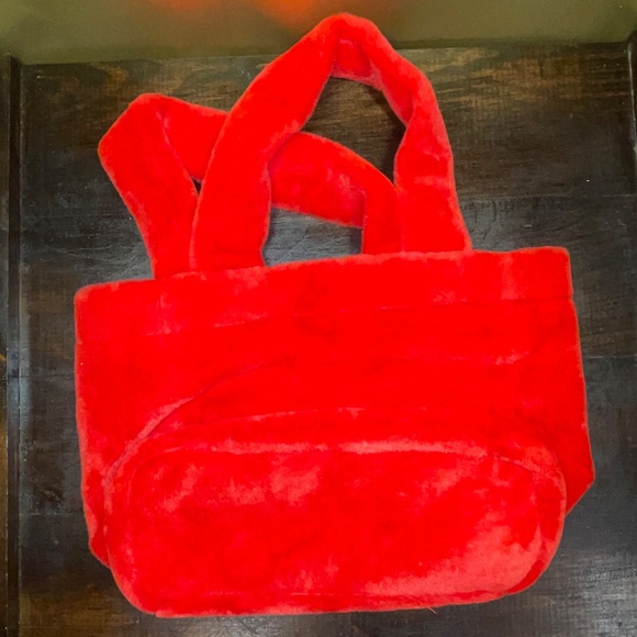 Carolina Herrera Good Girl Logo Red Faux Fur Fluffy Fuzzy Tote Bag - Picture 7 of 8